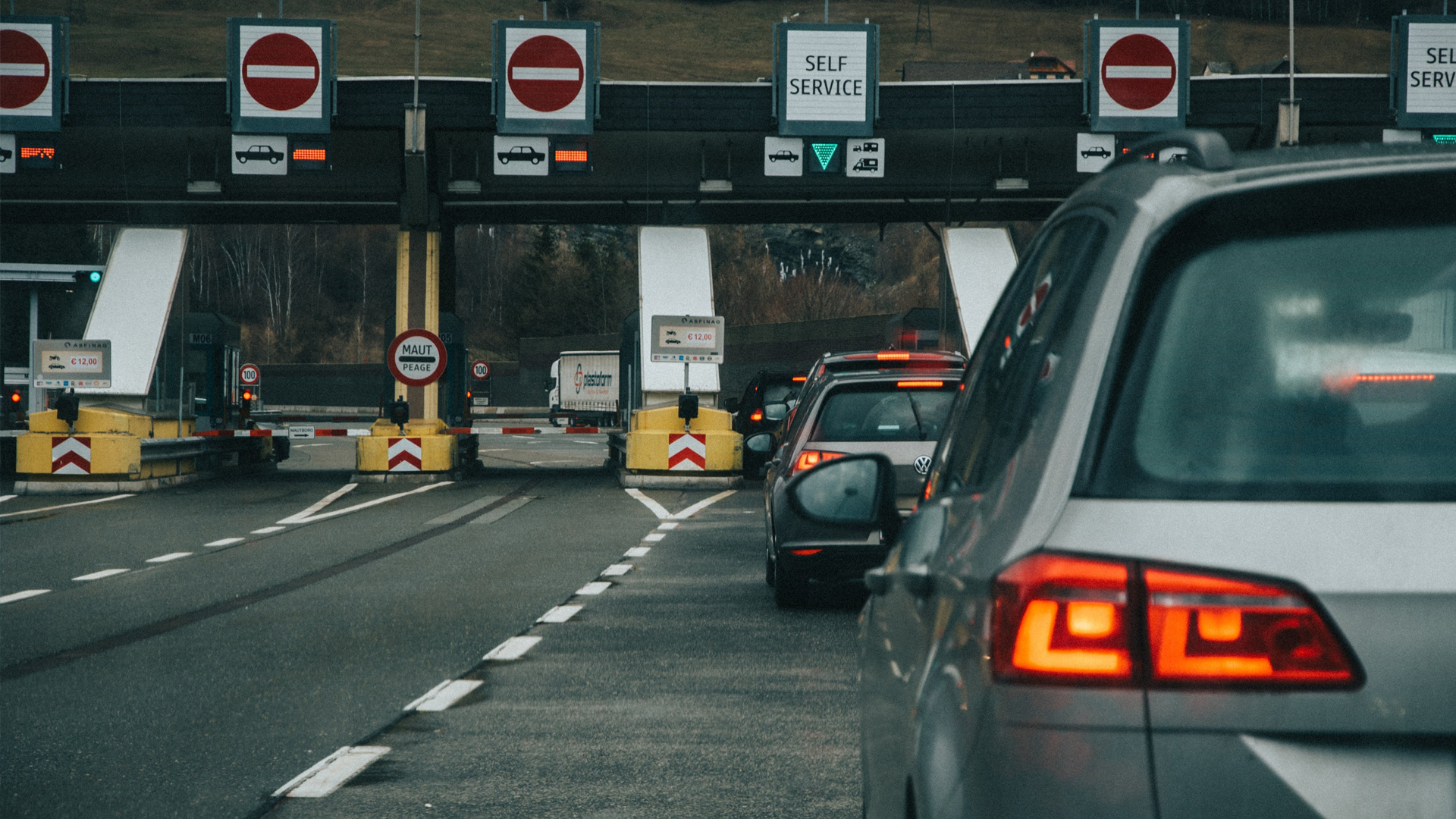 таможня украины и польши. очередь на границе. пересечение границы автомобилем. пересечение границы автомобилем. пересечение границы автомобилем.